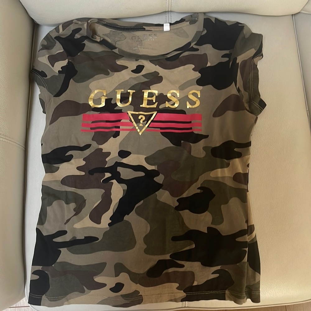 Guess camo shirt
